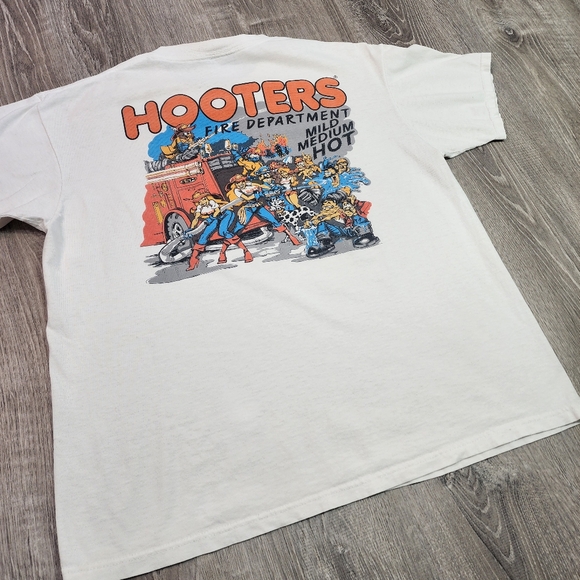 HOOTERS Fire Department Graphic White T Shirt Distressed Men's Large - Picture 2 of 14